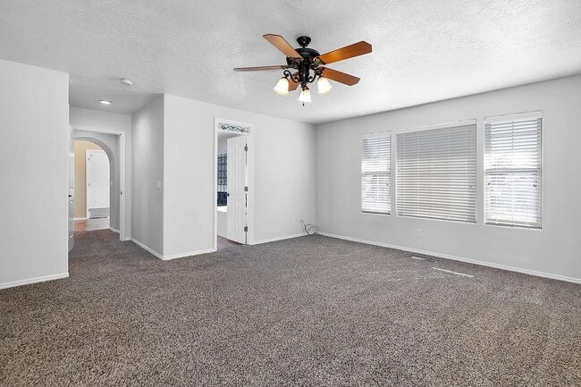 Building Photo - Spacious 3-Bedroom Home with Incredible Garage & Prime Location!