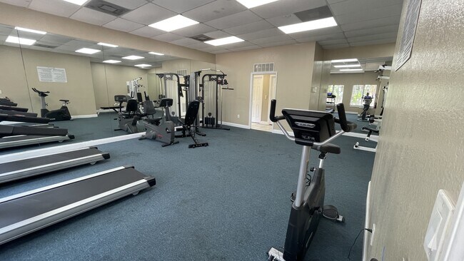 Building Photo - 2860 Somerset Park Dr