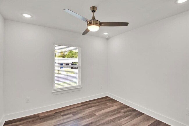Building Photo - 2101 Benwick Cir