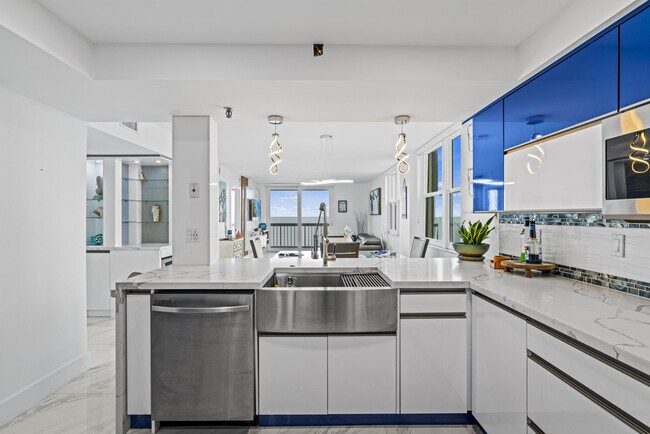 Building Photo - 3100 N Hwy A1A