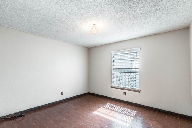 Building Photo - Lovely 4 bedroom in West Side El Paso!!