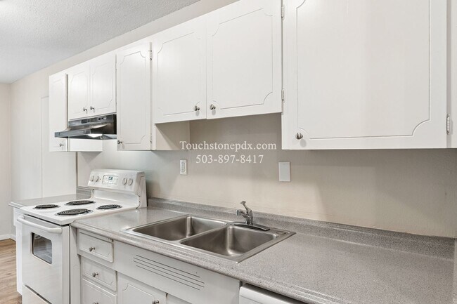 Building Photo - 706 NE 99th Ave