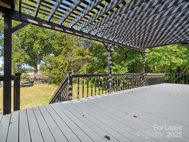 Building Photo - 4954 Moonlite Bay Dr