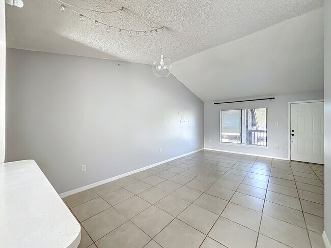 Building Photo - 1515 Huntington Ln