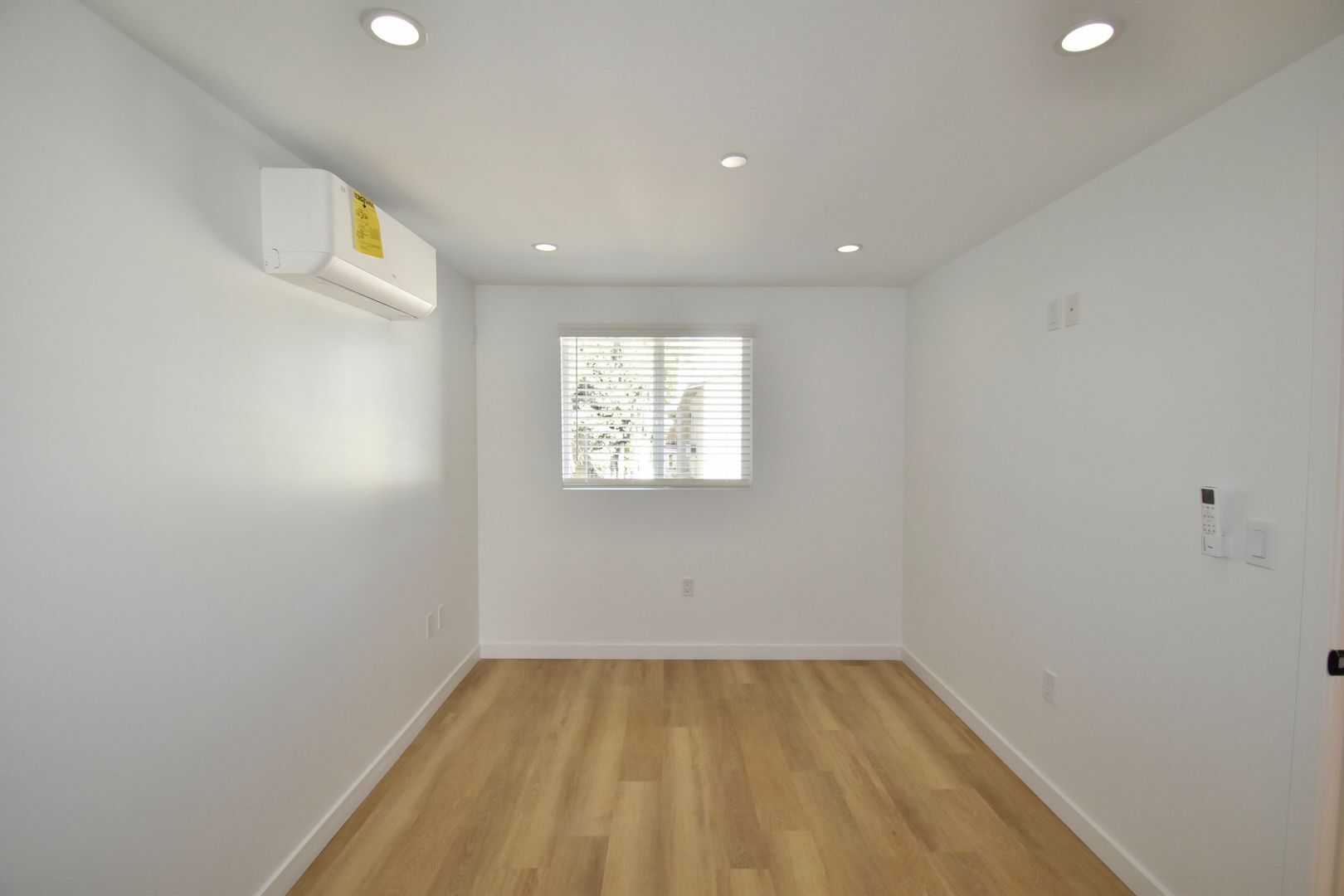 Building Photo - 14830 Dickens St