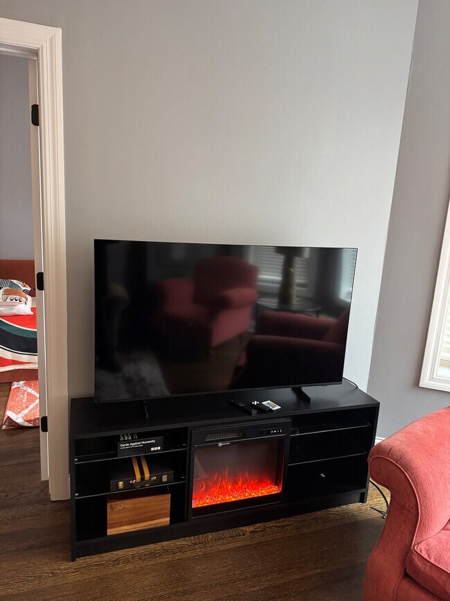 Building Photo - 1506 W Thome Ave