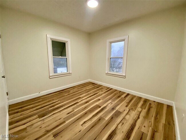 Building Photo - 884 Copley Rd