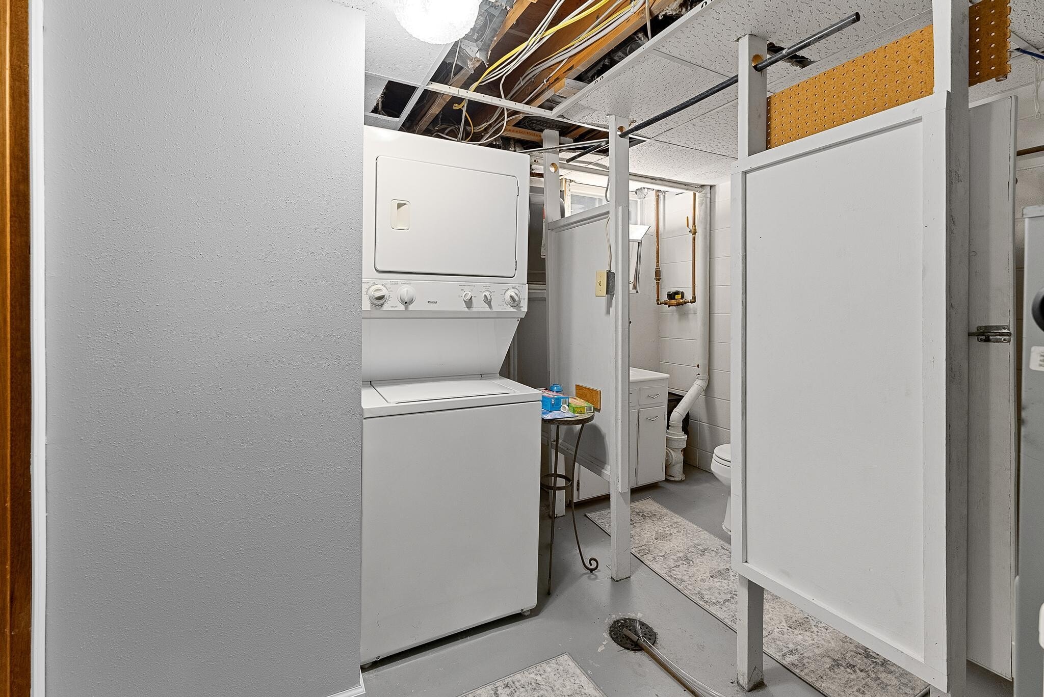 Building Photo - 1304 E Sylvan Cir