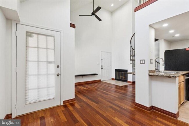 Building Photo - Spacious 1 Bedroom 1 Bath Loft Condo