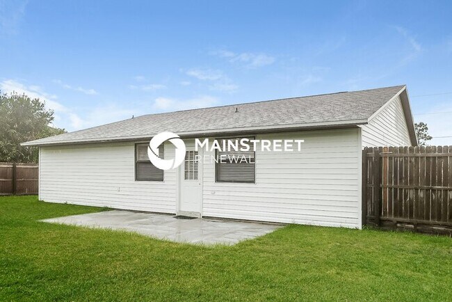 Building Photo - 3 Bedroom Pet-Friendly Home in KISSIMMEE, FL with Main Street Renewal