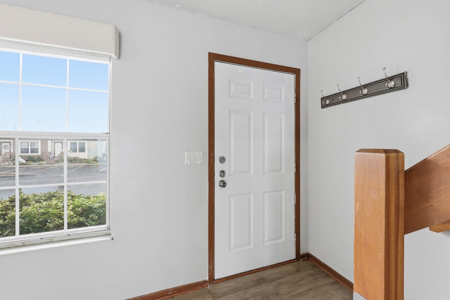 Building Photo - 4916 Stoneybrook Blvd