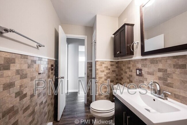 Building Photo - 140 Maple Park Dr