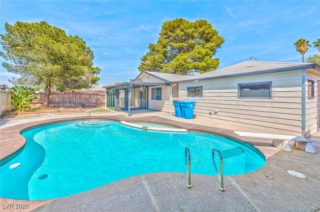 Building Photo - 5243 Orinda Ave