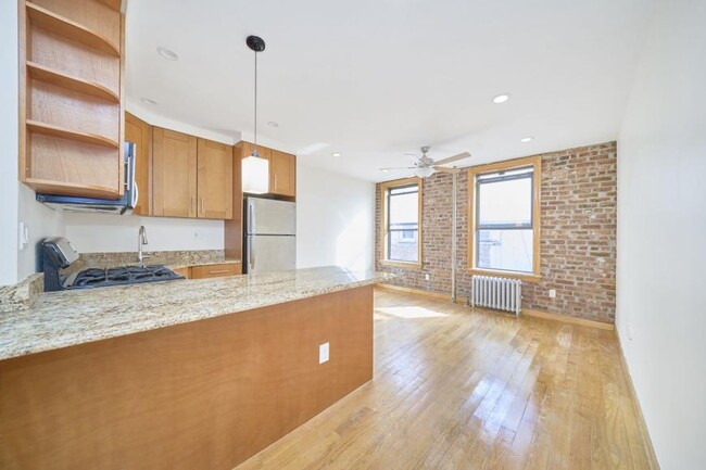 Primary Photo - 3 bedroom in New York NY 10040