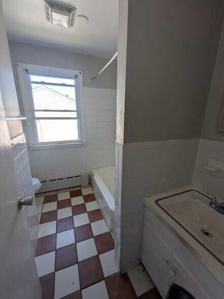 Building Photo - 641 Newhall St
