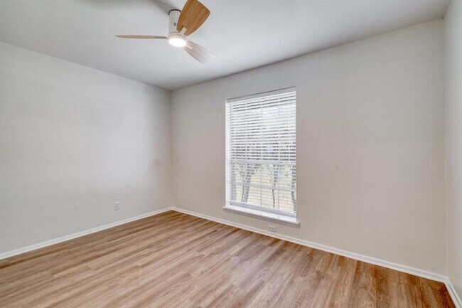 Building Photo - 2306 Berry Hill Cir