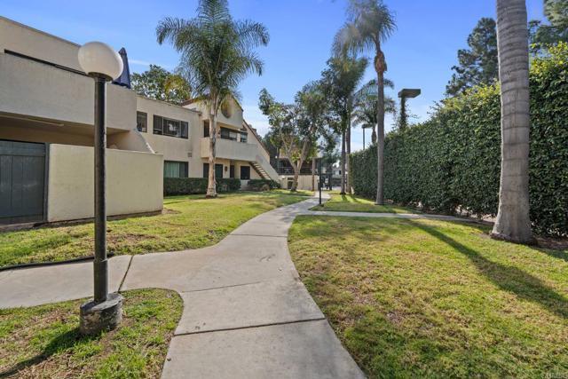 Building Photo - 337 N Melrose Dr