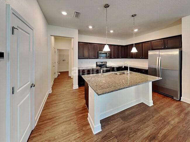 Building Photo - 343 Pine Terrace Dr