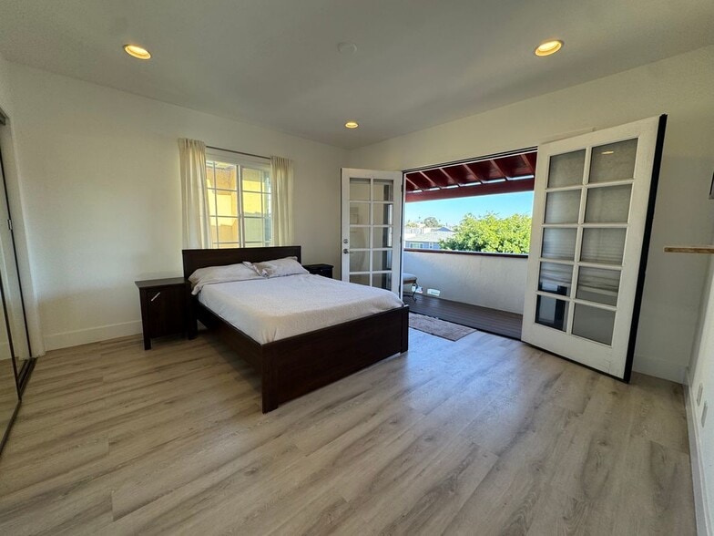 Building Photo - 1339 S Mansfield Ave