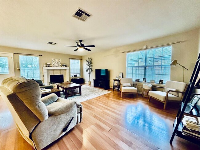 Building Photo - 1208 Tremont Dr