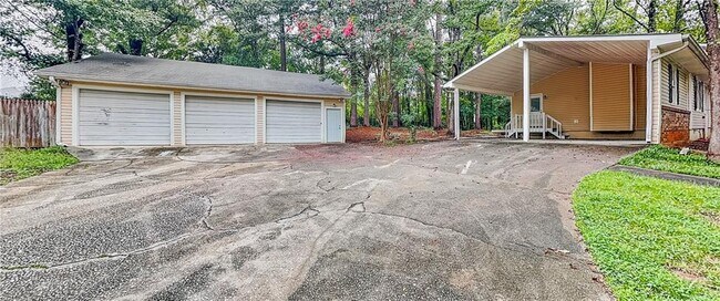 Building Photo - 4579 N Woodlake Ln SE