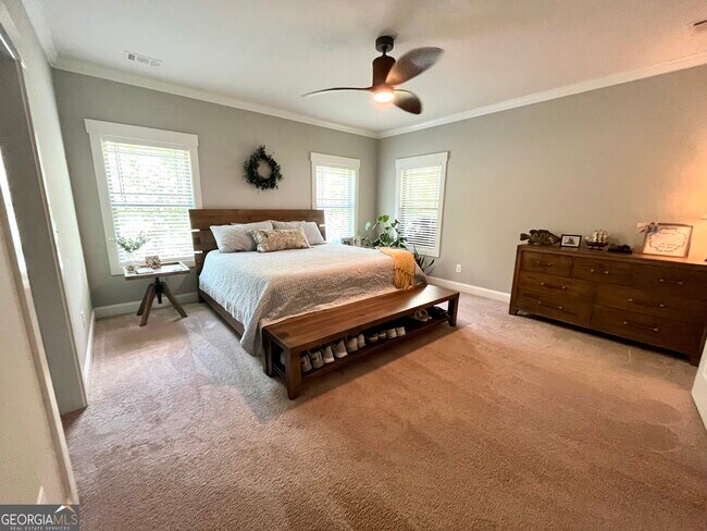 Building Photo - 1180 Legend Dr