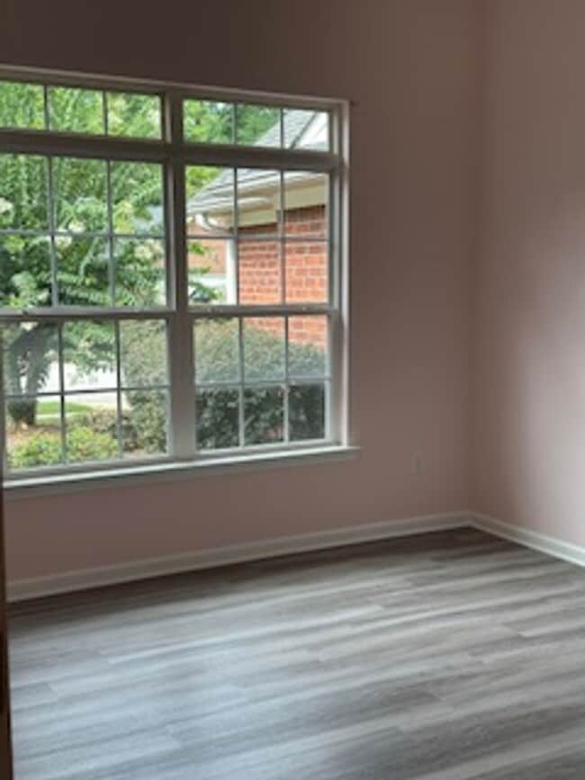 Building Photo - 3 BR/ 2 BA Attached Home