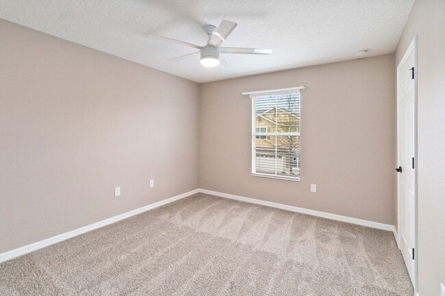 Building Photo - MOVE IN SPECIAL-Beautiful Two Story 3/2.5 Town Home w/ Loft & Screened Porch in St. Cloud