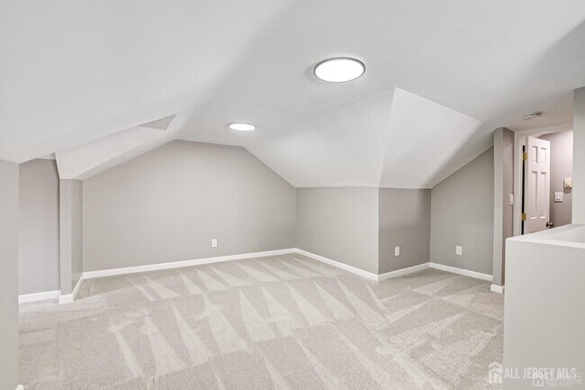Building Photo - 48 Johnson Pl