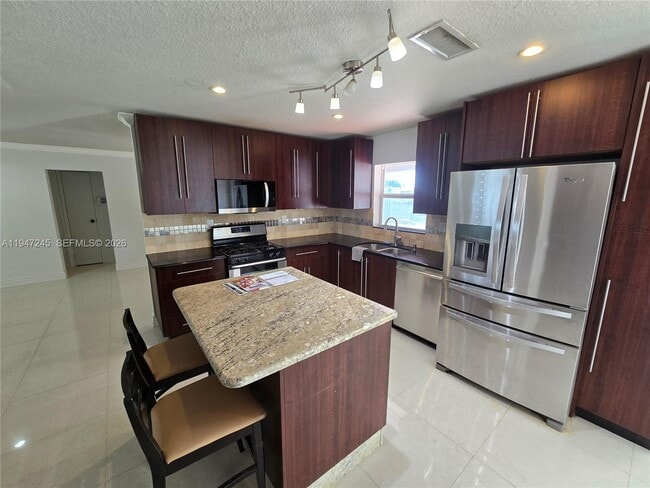 Building Photo - 9110 NW 24th Pl