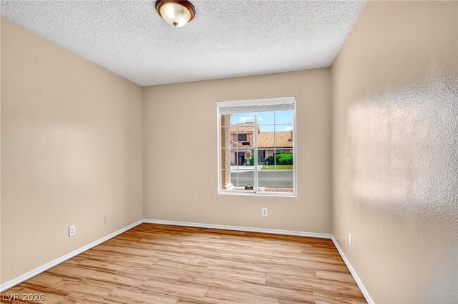 Building Photo - 933 Derringer Ln