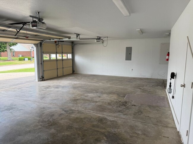 Building Photo - 12 Enclave Cir