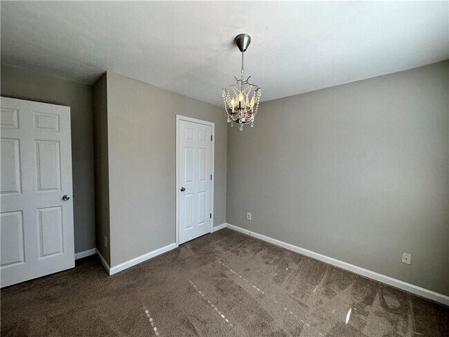 Building Photo - 2403 Walnut Tree Ln