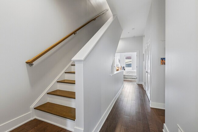 Building Photo - 311 38th St