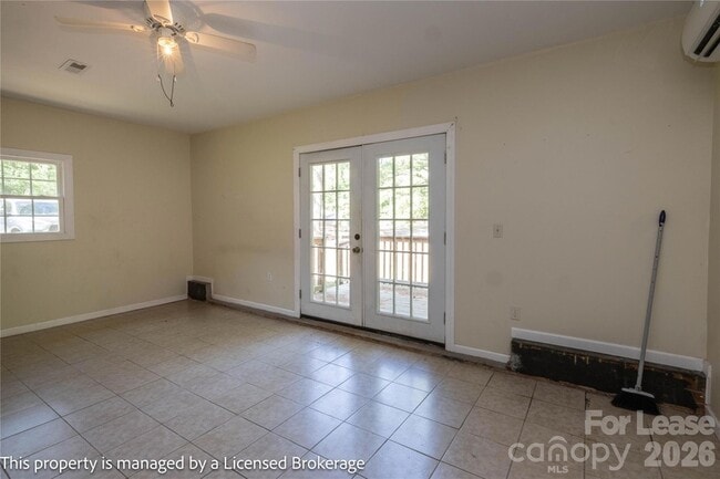 Building Photo - 234 Poplin St