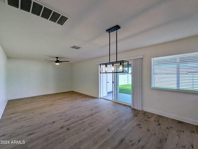Building Photo - 121 N Flint Cir