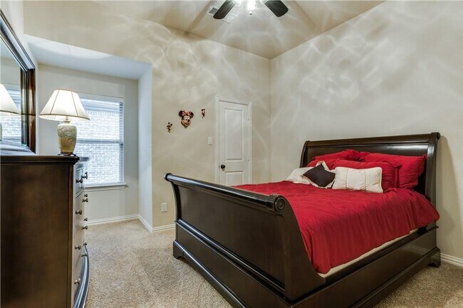 Building Photo - 5 Bed 4 Bath in Argyle's Harvest Community