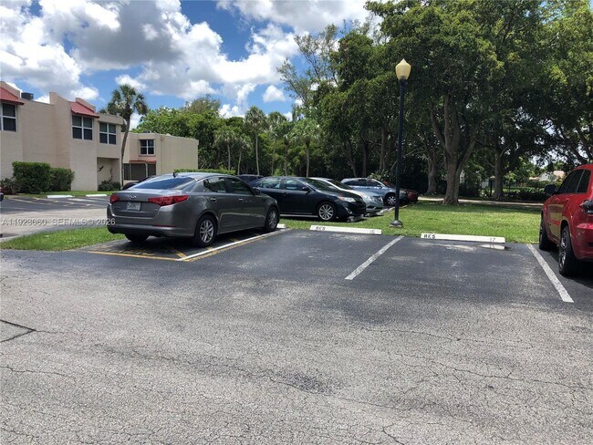 Building Photo - 9441 Evergreen Pl