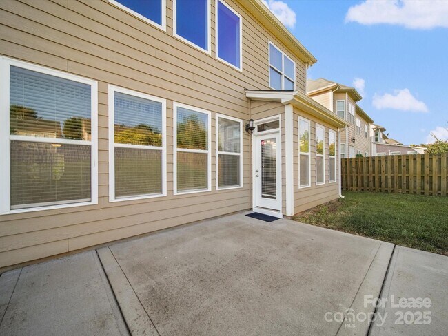 Building Photo - 10205 Falling Leaf Dr NW