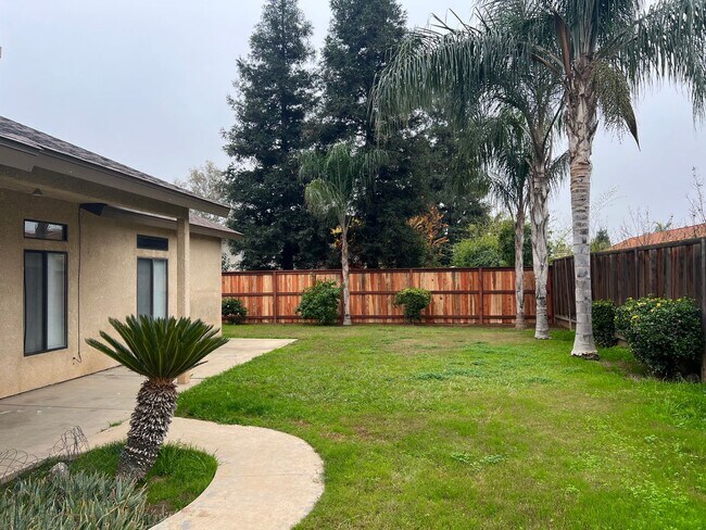 Building Photo - Beautiful Family Home