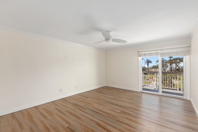 Building Photo - Stunning Spacious 2 Bed 2.5 Bath Condo in ...