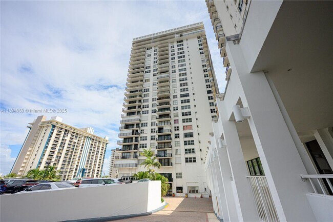 Building Photo - 2201 S Ocean Dr