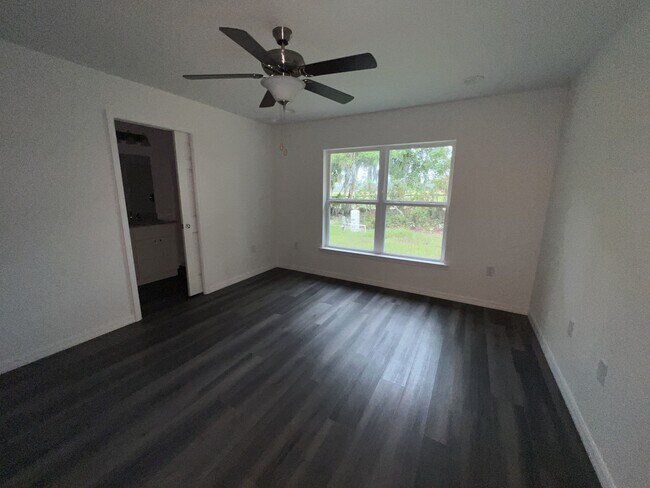 Building Photo - 18 Maple Ln