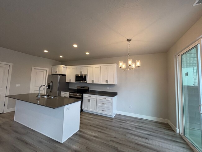 Building Photo - BRAND NEW 4 BEDROOM TOWNHOME!