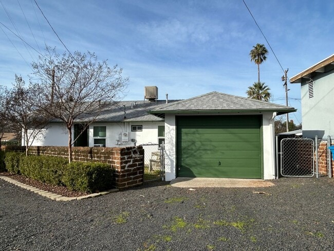 Building Photo - 1295 Floral Ave