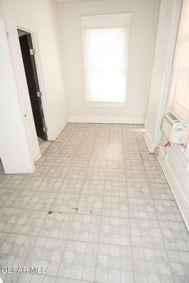 Building Photo - 219 W Rio Grande Ave