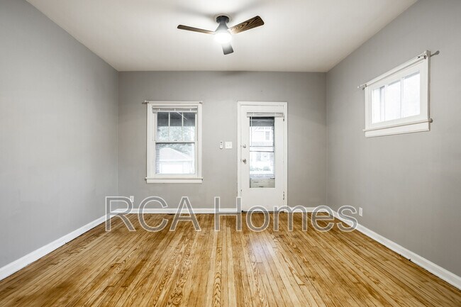 Building Photo - 1046 E Bradbury Ave