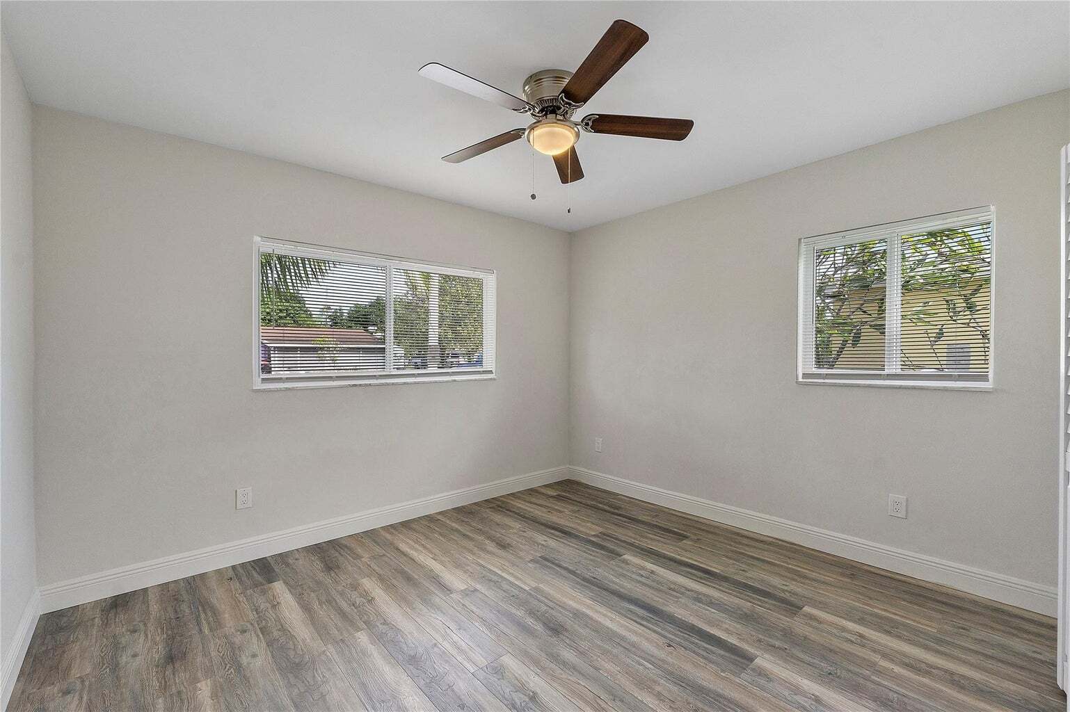 Building Photo - 6870 SW 18th Ct
