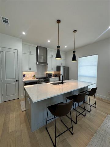 Building Photo - 128 Gdn Ct W