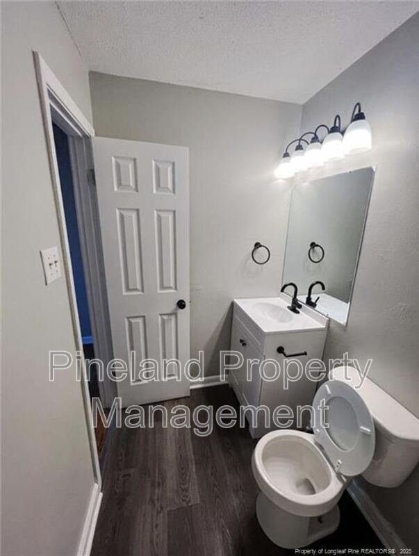 Building Photo - 321 Prairie Ct